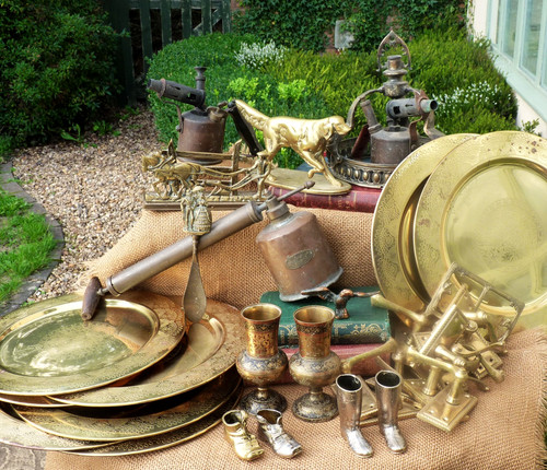 Job lot brass trays ornaments - lot,