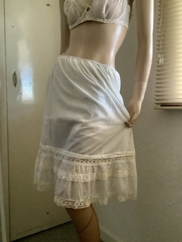 Stunning vtg white silky - white, nylon