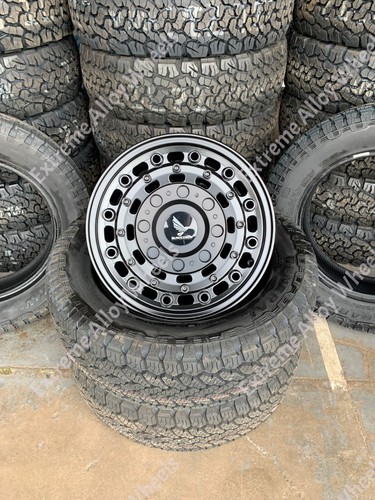 Black alloy wheels - at,