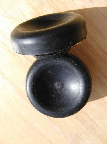 Fuel tank mounting rubbers 2 - rubbers, x