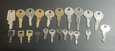 22 Old vintage Keys Tiny Lot