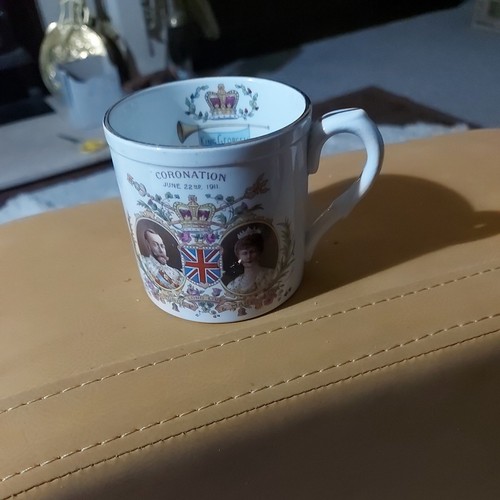 Vgc antique royal coronation - vgc,
