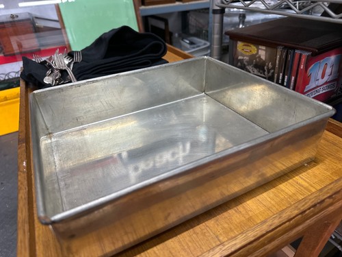 Vintage large square cake tin - large,