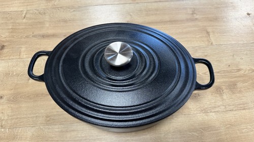 Cast iron pot with lid - cast,