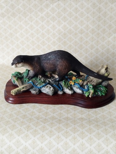 Otter figurine border fine - figurine,