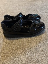 Walk right Size 4 Black Patent