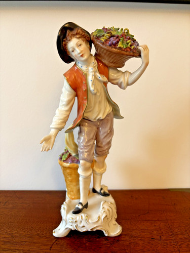 Capodimonte figurine grape - capodimonte,