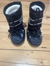 Kids Navy Moon Boots fits size UK 8.5/10