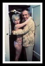 Barbara WIndsor & Sid James -
