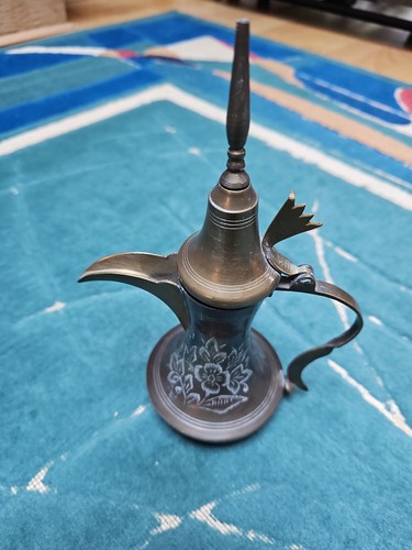 Brass coffee pot - , style