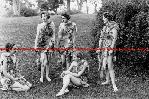F002384 females dressed - females,