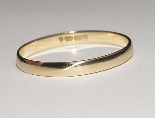 Delcate 9ct yellow gold - delcate,