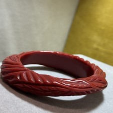 VINTAGE CARVED CELLULOID BANGLE Dark Amber Red Autumnal Chunky Bakelite?