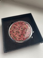 Rennie Macintosh style compact