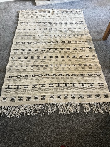 100 handmade wool - 100%, rug