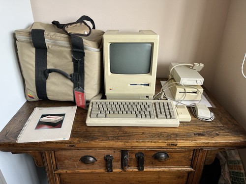 Vintage apple macintosh 1984 - vintage,