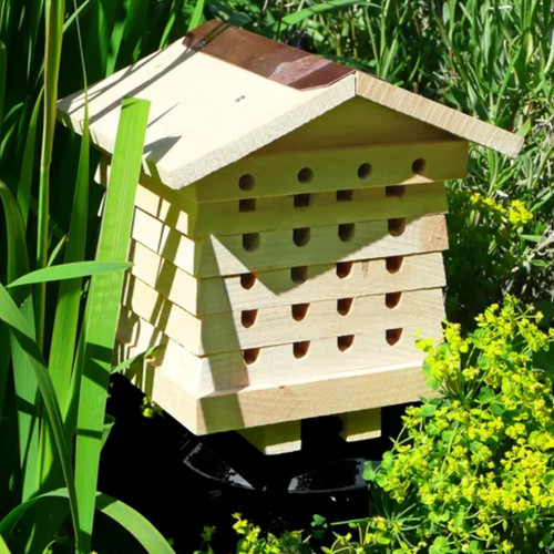 Stacking solitary bee hive - stacking,