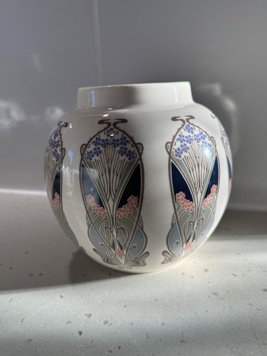 Masons ironstonevase ianthe - masons,