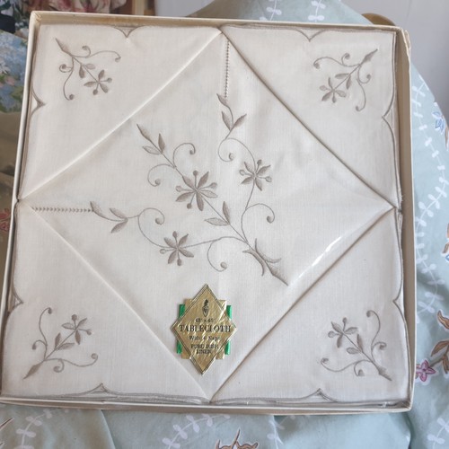 Vtg tablecloth x napkins - ,