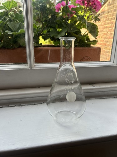 Pyrex 300ml lab glassware - pyrex,