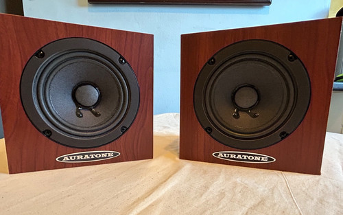 Excellent condition auratone - excellent,