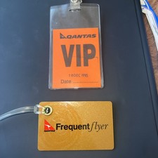 Qantas Frequent Flyer Gold Tag Luggage & VIP Badge AIRLINE LABEL TAG - RARE