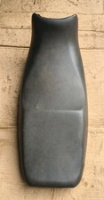 1994 TRIUMPH 900 TRIDENT T300 seat saddle #11 ( TROPHY DAYTONA 750 1000 1200 )