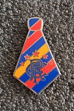 GREAT FIND VINTAGE GLASGOW RANGERS RFC CREST AND STARS ON CLUB TIE PIN BADGE 