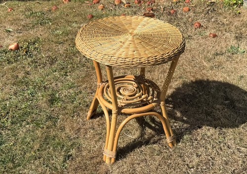 Very nice vintage wicker - nice,