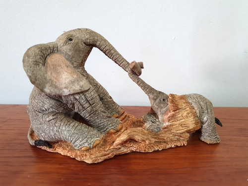 Tuskers elephant figurine - figurine, log