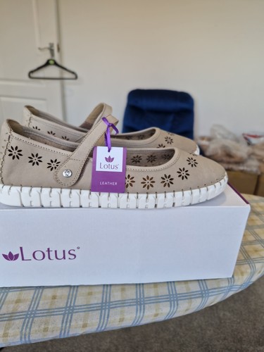 Bnib ladies lotus soft - lotus, leather