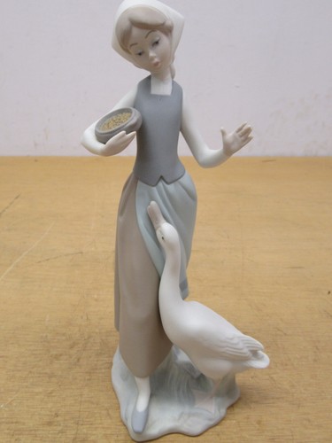 Lladro spain porcelain girl - porcelain,