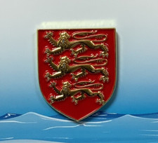 Medieval Three Lions Shield Enamel And Metal Pin Badge (W)