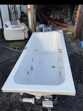 White Whirlpool Spa 6 Jet Bath Tub Brand New Condition
