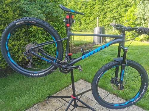 Giant hardtail mountain bike - hardtail,