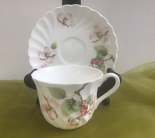 Wedgwood apple blossom swirl - blossom,