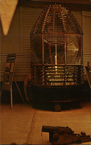 Lighthouse lens fort columbia - lighthouse,