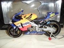 minichamps motorcycle 1/12 Honda RC211V Rider Valentino Rossi.