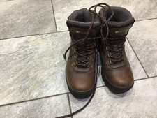 pavers walking boots size 6