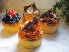 FAKE ARTIFICIAL STICKY FRUIT TARTS PATISSERIE PASTRIES CAKE SHOP DISPLAY,TV PROP