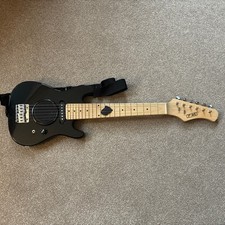 Kids 1/4 Size 3rd Avenue Electric Guitar built in Amp , with case  