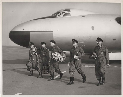 Vickers valiant flight crew - valiant,