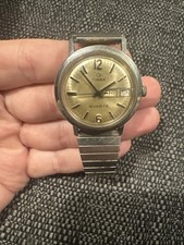 Vintage 1977 Timex Q Mens Gold