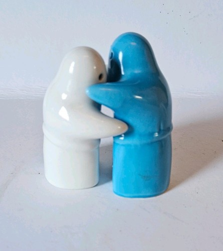 Blue white ceramic hugging - &,