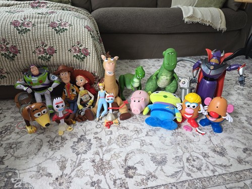 Toy story collectible bundle - story,