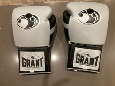Grant Lace-Up Boxing Gloves