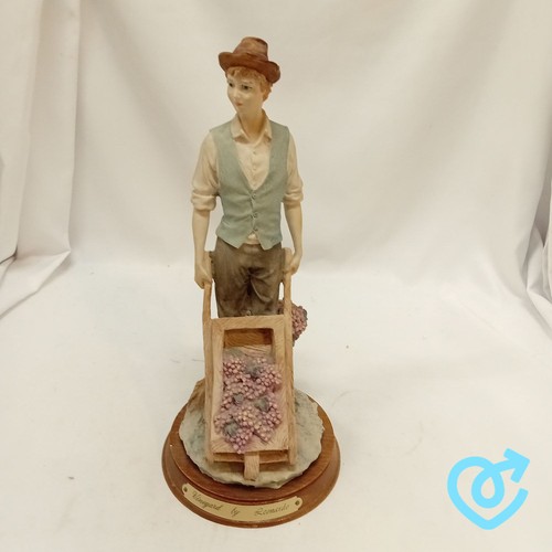 Leonardo figurine vineyard - figurine,