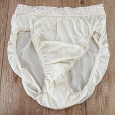 HANES Large Ivory Silky Smooth