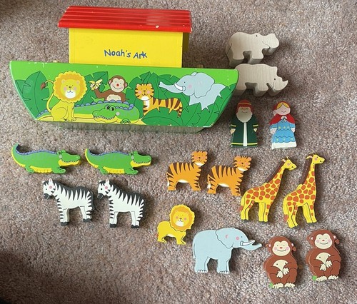 Wooden noah ark with - noah’s,