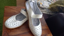 Ladies Cushion Walk White Mary